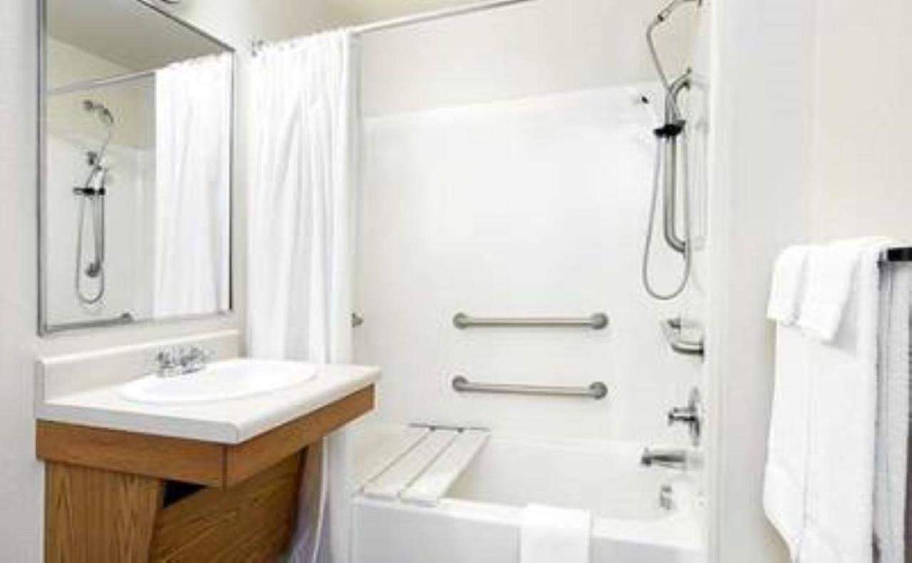 Woodspring Suites トピカ エクステリア 写真