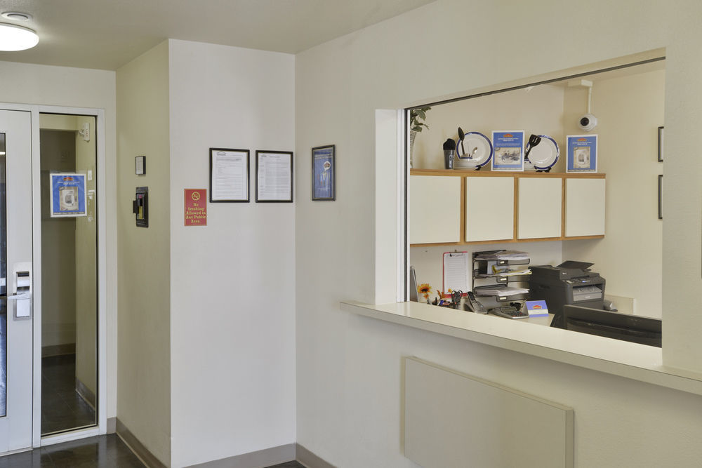 Woodspring Suites トピカ エクステリア 写真